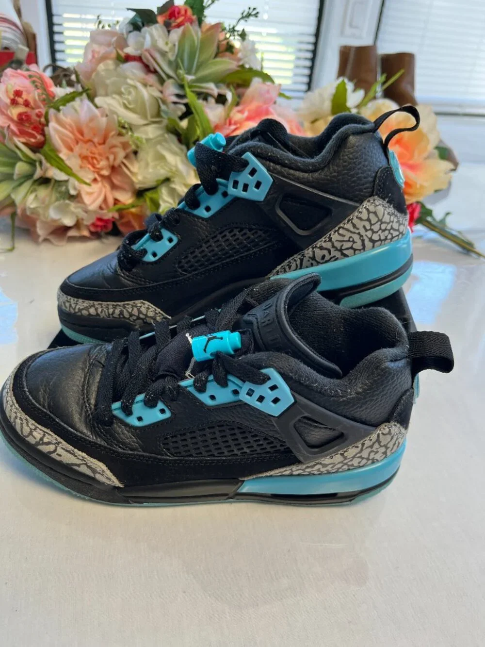 Jordan Spizike Low GS Black Gamma Blue Size 3.5Y